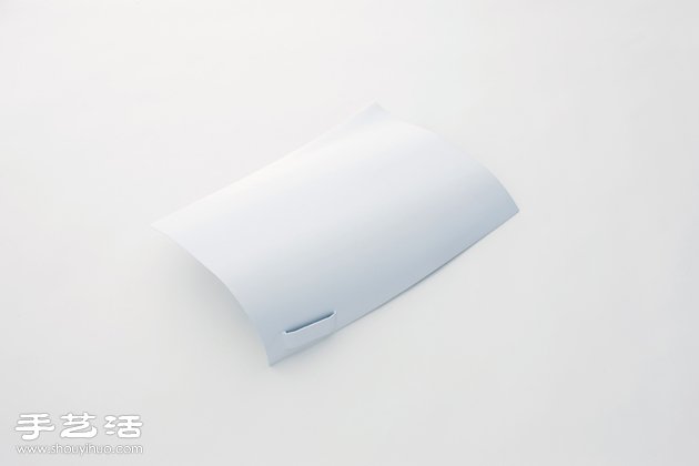 YOY設(shè)計：模仿飛舞A4紙張的鋼制書架 -  itrip.net.cn