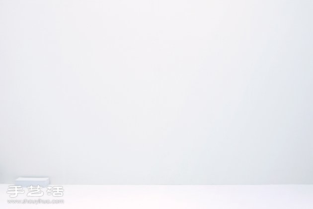 YOY設(shè)計：模仿飛舞A4紙張的鋼制書架 -  itrip.net.cn