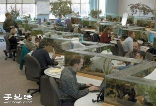老板我也要！用水族箱隔間的夢幻辦公室 -  itrip.net.cn