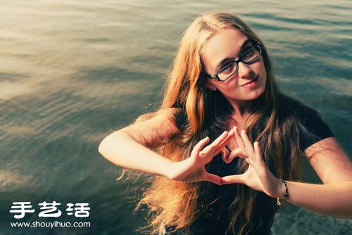 錯(cuò)誤百出!? 美容師指導(dǎo)正確的洗頭方法 -  itrip.net.cn