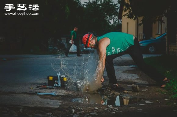 惡搞DIY政府看不到的馬路”坑洞” -  itrip.net.cn