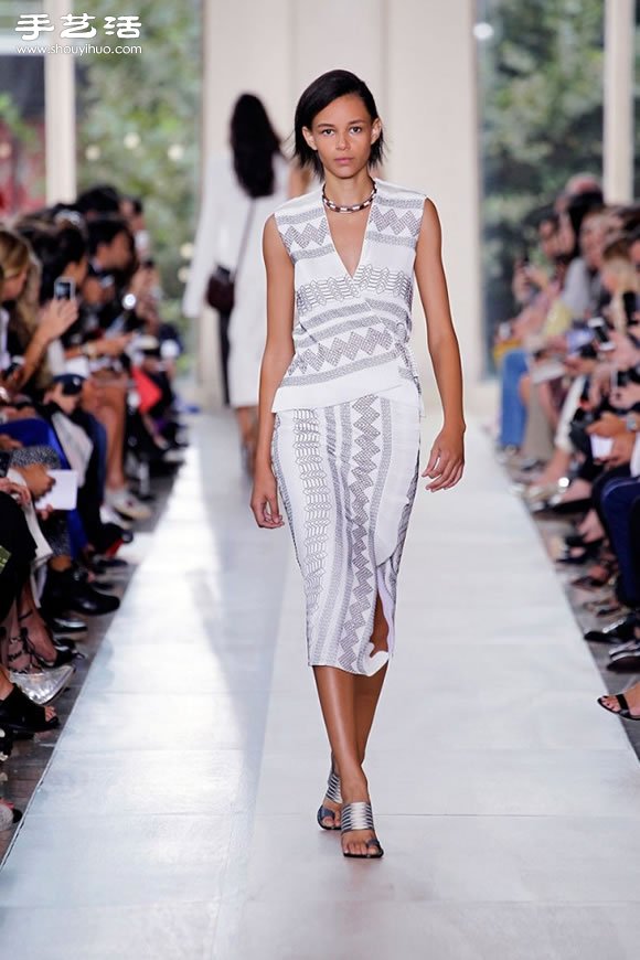 以畫(huà)家為靈感的Tory Burch 2015春季女裝 -  itrip.net.cn