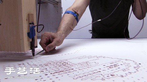 紐約藝術(shù)家Ted Lawson用鮮血畫出裸體肖像 -  itrip.net.cn
