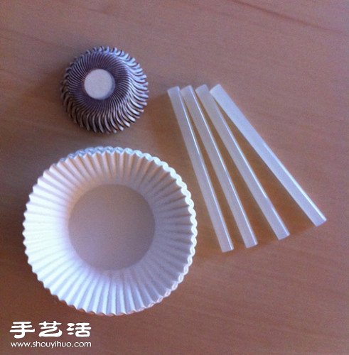 蛋糕紙杯DIY手工制作漂亮的花球燈圖解教程 -  itrip.net.cn