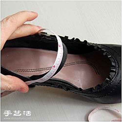 鞋子巧改造 增添可愛(ài)蝴蝶結(jié)裝飾圖解教程 -  itrip.net.cn