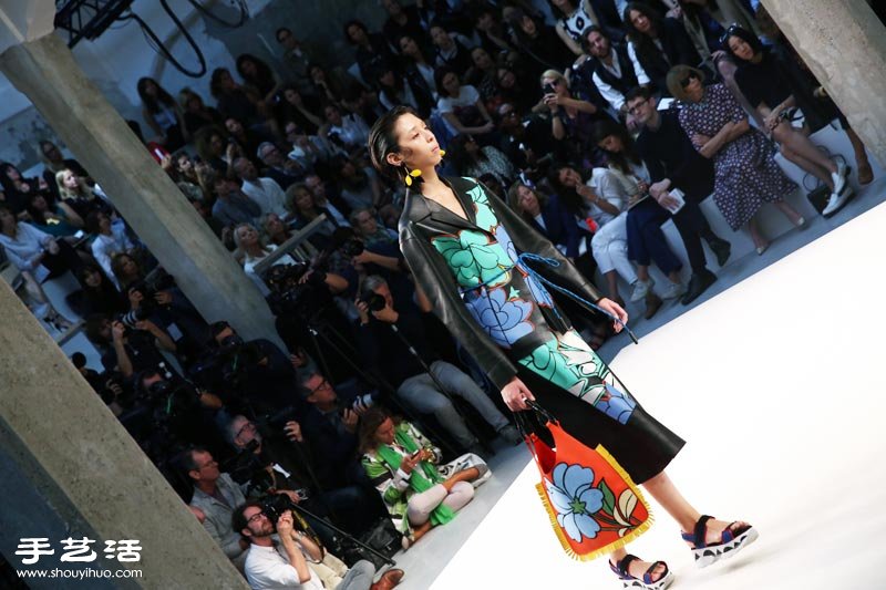 MARNI 位于米蘭的 2015 春夏時尚花市場 -  itrip.net.cn
