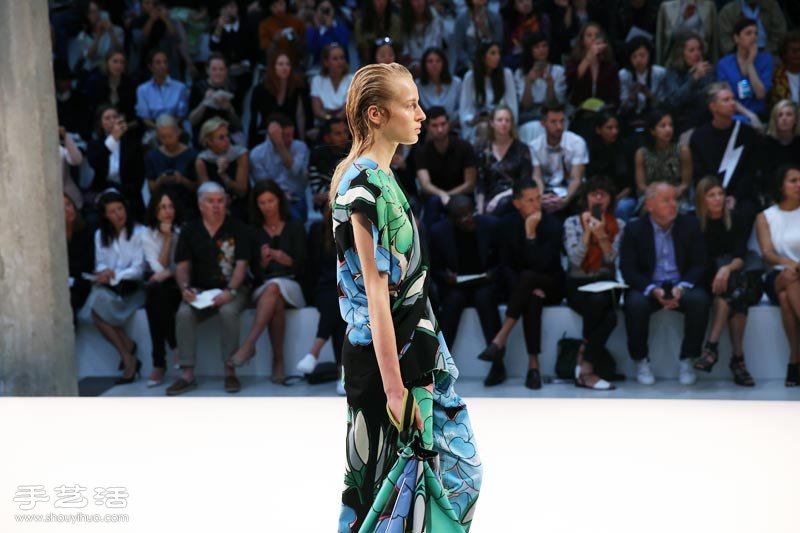 MARNI 位于米蘭的 2015 春夏時尚花市場 -  itrip.net.cn