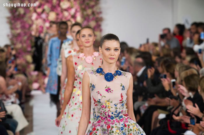 OSCAR DE LA RENTA與他最后的2015春夏女裝 -  itrip.net.cn