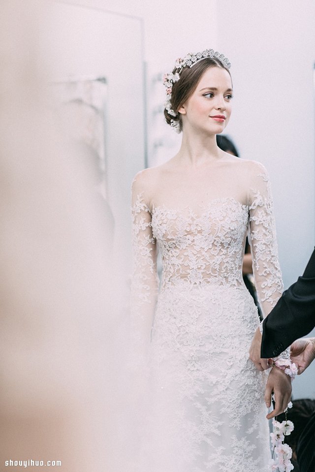 Reem Acra Fall 2015 令人驚艷婚紗頭飾 -  itrip.net.cn