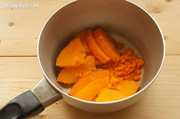 寶寶營養(yǎng)食譜：自制南瓜胡蘿卜米糊的做法 -  itrip.net.cn