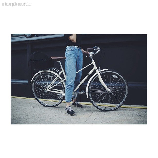 莫斯科優(yōu)雅徜徉都市區(qū)間的時(shí)髦單車女孩 -  itrip.net.cn
