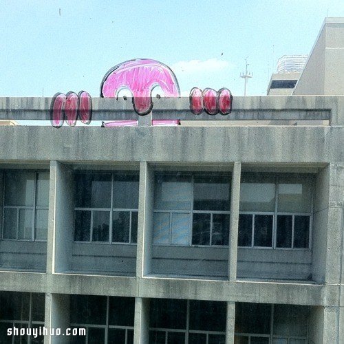 玻璃上的創(chuàng)意涂鴉藝術(shù) 與窗外風(fēng)景融為一體 -  itrip.net.cn