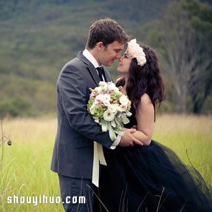 誰說一定要白色 性感和優(yōu)雅兼具的黑色婚紗 -  itrip.net.cn