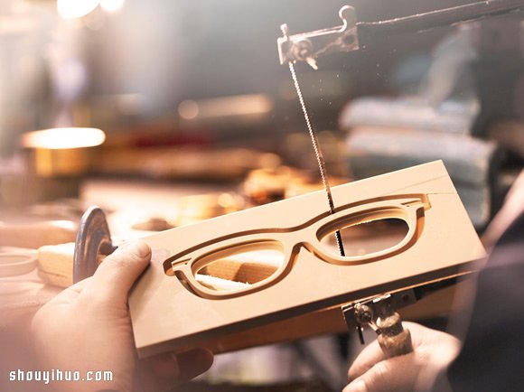 Burberry 純手工眼鏡制作過程 -  itrip.net.cn