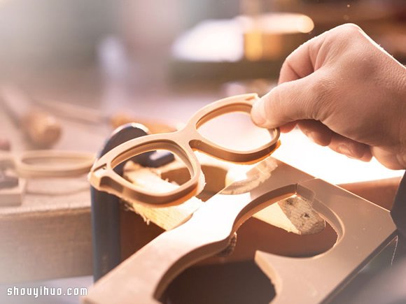 Burberry 純手工眼鏡制作過程 -  itrip.net.cn