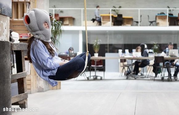 為有午睡習慣的上班族設(shè)計的頭套枕頭 -  itrip.net.cn
