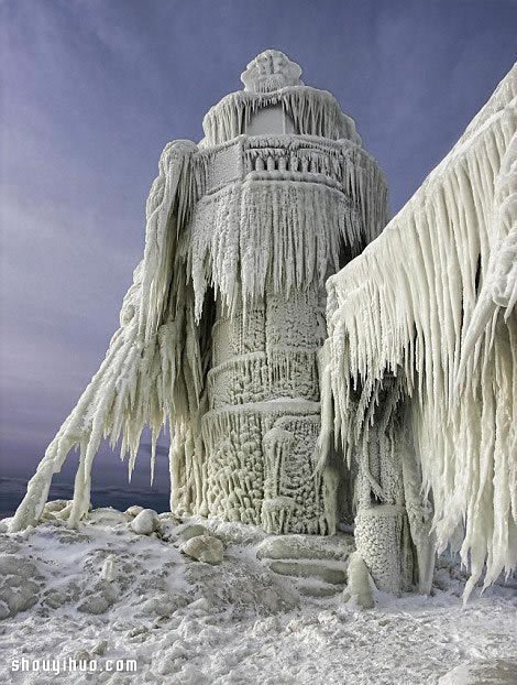 暴風(fēng)雪寒潮下密歇根湖邊上的壯觀燈塔景象 -  itrip.net.cn