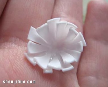 雪碧塑料瓶變廢為寶DIY手工制作手工塑料花 -  itrip.net.cn