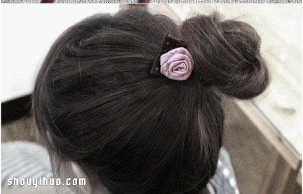 綢帶玫瑰花發(fā)繩發(fā)飾DIY手工制作圖解教程 -  itrip.net.cn