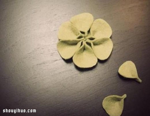不用針線的復古風毛氈布花手工制作圖解教程 -  itrip.net.cn