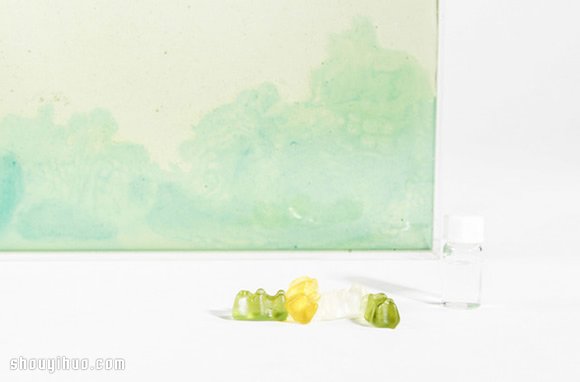 用 Gummy Bears 熊仔糖果制作七彩燈箱 -  itrip.net.cn
