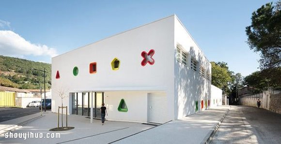 法國 Lodève區(qū) 玩具般的創(chuàng)意幼兒園設(shè)計 -  itrip.net.cn