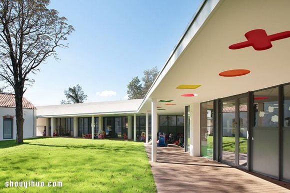 法國 Lodève區(qū) 玩具般的創(chuàng)意幼兒園設(shè)計 -  itrip.net.cn
