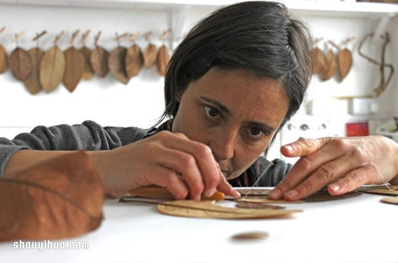 Susanna Bauer縫紉作品 在枯葉上穿針引線 -  itrip.net.cn