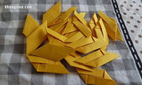 折紙手鐲手環(huán)的折法 手工手鐲手環(huán)折紙圖解 -  itrip.net.cn
