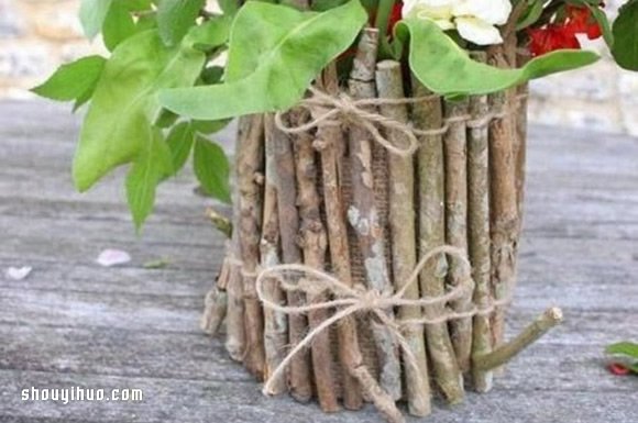 利用枯枝DIY制作田園風(fēng)花瓶的方法圖解 -  itrip.net.cn