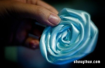 絲帶手捧花DIY教程 絲帶手捧花制作圖解 -  itrip.net.cn
