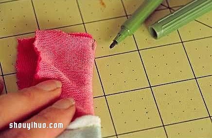 舊襪子做玩偶 親手給孩子DIY可愛(ài)的小蛇玩具 -  itrip.net.cn