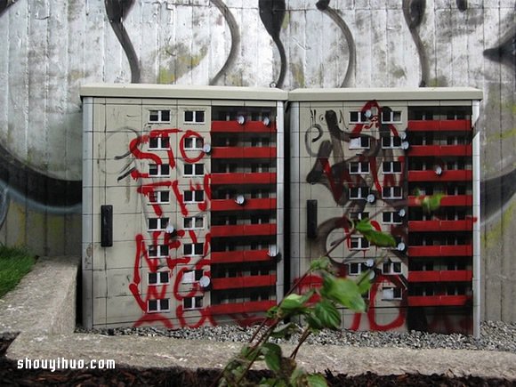 水泥墩和電箱都變房子 迷你建筑涂鴉美化環(huán)境 -  itrip.net.cn