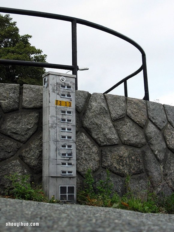 水泥墩和電箱都變房子 迷你建筑涂鴉美化環(huán)境 -  itrip.net.cn