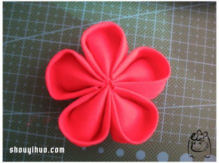 手工布藝櫻花胸針的DIY制作方法圖解教程 -  itrip.net.cn