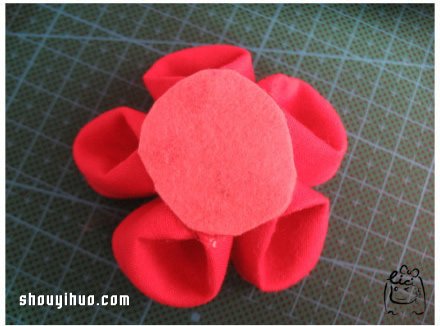 手工布藝櫻花胸針的DIY制作方法圖解教程 -  itrip.net.cn