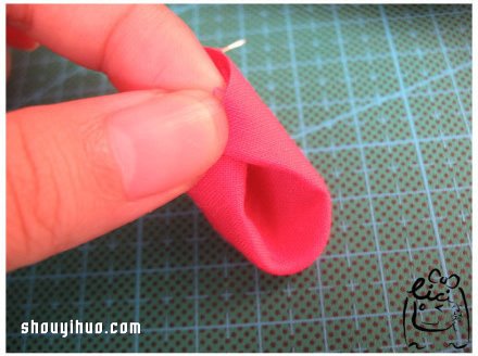 手工布藝櫻花胸針的DIY制作方法圖解教程 -  itrip.net.cn