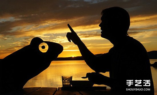 瓦楞紙板加夕陽(yáng) 創(chuàng)造出趣味十足的剪影效果 -  itrip.net.cn