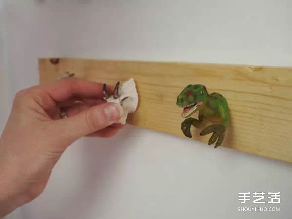 利用孩子們玩膩的動(dòng)物玩具DIY制作有趣的掛鉤 -  itrip.net.cn