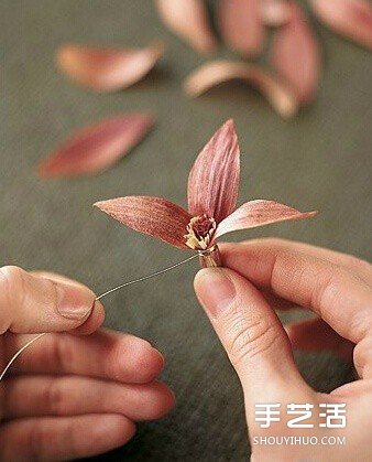 玉米葉制作花朵的方法 玉米葉DIY仿真花教程 -  itrip.net.cn