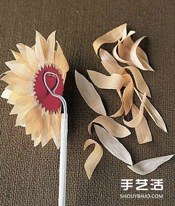 玉米葉制作花朵的方法 玉米葉DIY仿真花教程 -  itrip.net.cn