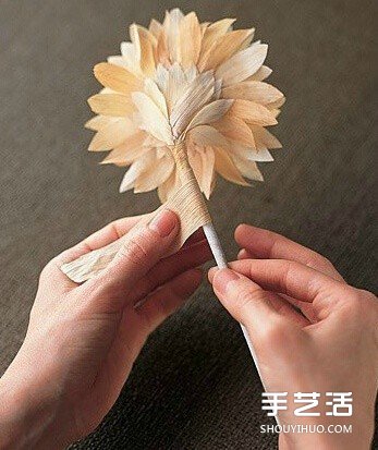 玉米葉制作花朵的方法 玉米葉DIY仿真花教程 -  itrip.net.cn