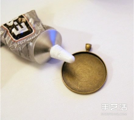 水晶滴膠項(xiàng)鏈制作方法 滴膠項(xiàng)鏈?zhǔn)止IY教程 -  itrip.net.cn