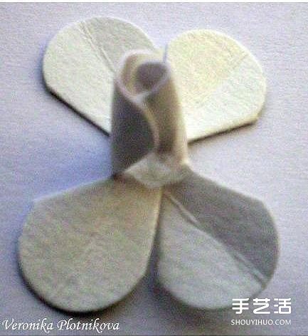 硬紙片折紙玫瑰花的方法 玫瑰花的折法步驟圖 -  itrip.net.cn