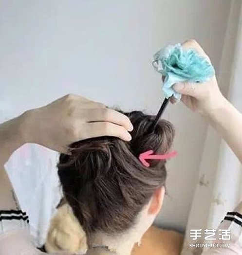 丸子頭的扎法圖解步驟 丸子頭簡(jiǎn)單扎法教程 -  itrip.net.cn