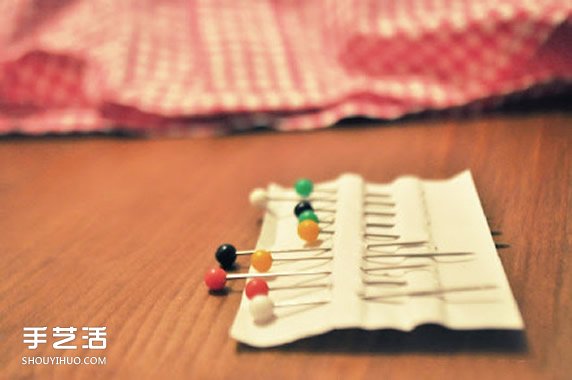 舊襯衫改造個(gè)性抱枕套 舊襯衫DIY靠枕套的方法 -  itrip.net.cn