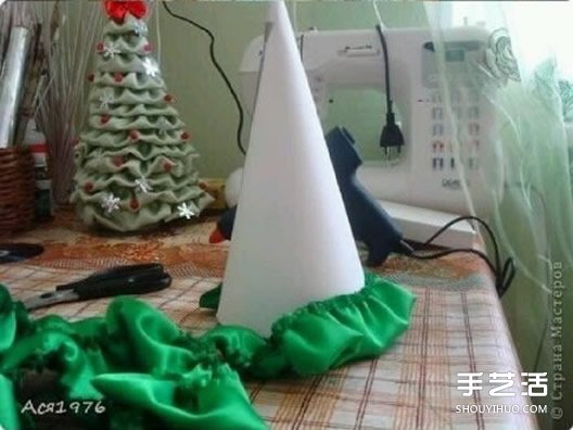 簡單立體絲綢圣誕樹的制作方法圖解教程 -  itrip.net.cn