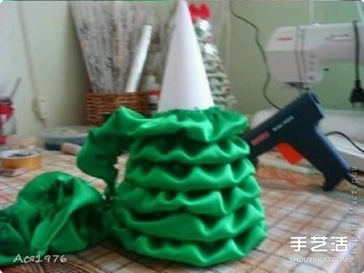 簡單立體絲綢圣誕樹的制作方法圖解教程 -  itrip.net.cn