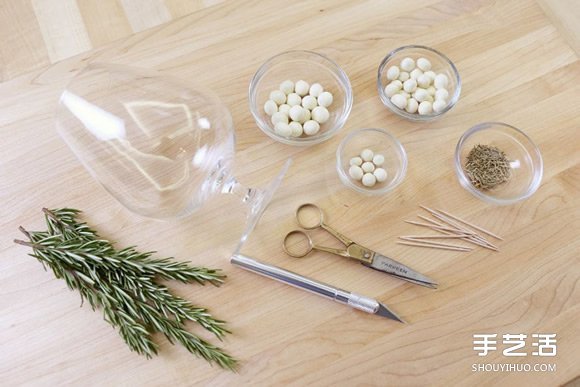 高腳玻璃杯DIY手工制作浪漫雪景造型杯的方法 -  itrip.net.cn