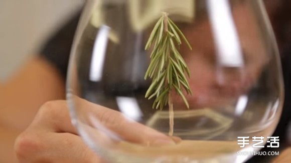 高腳玻璃杯DIY手工制作浪漫雪景造型杯的方法 -  itrip.net.cn